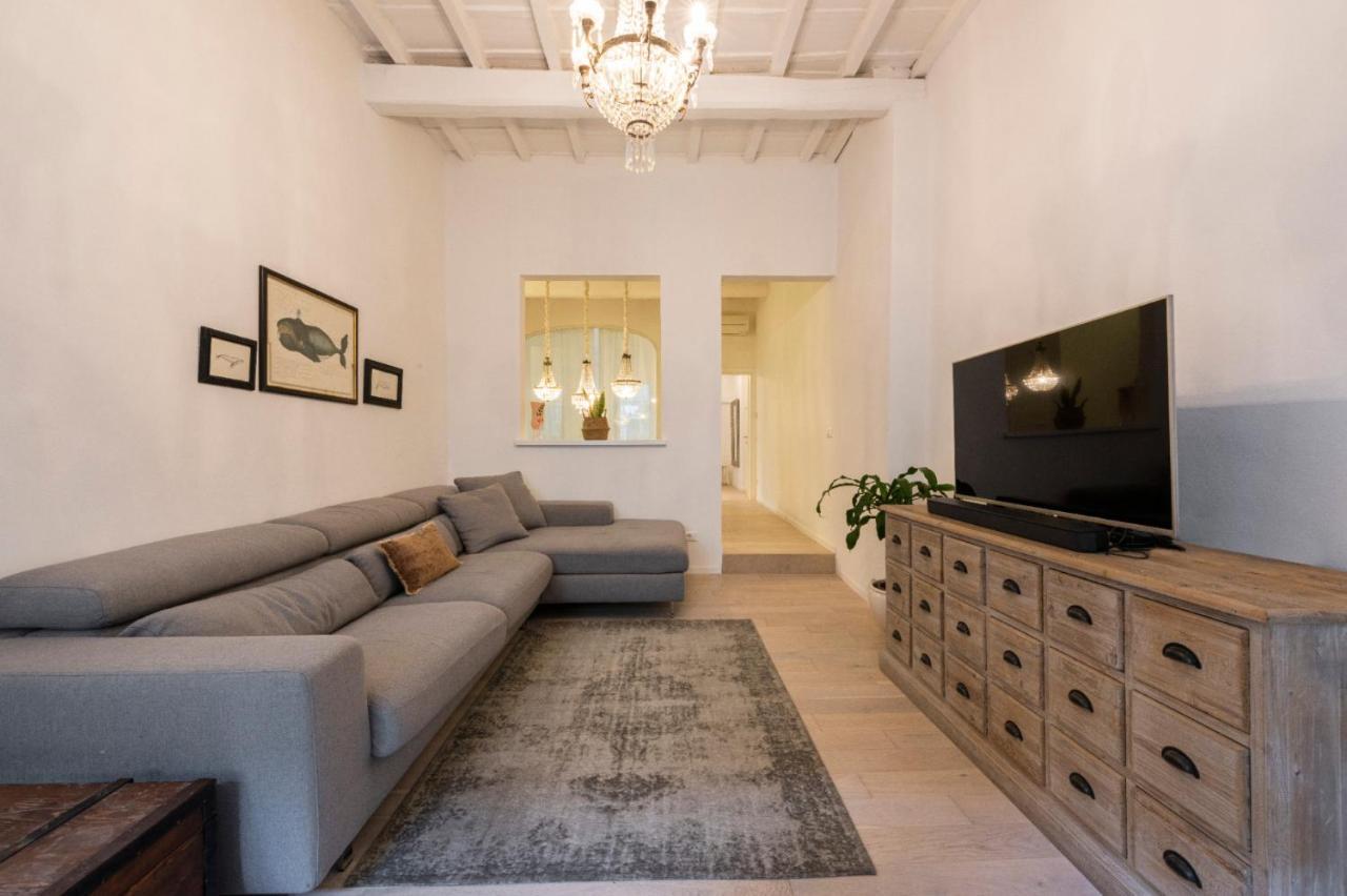 Apartment Florence- Chandelier *