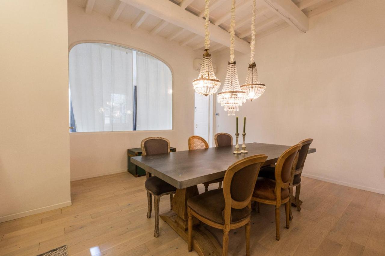 Florence- Chandelier Apartment
